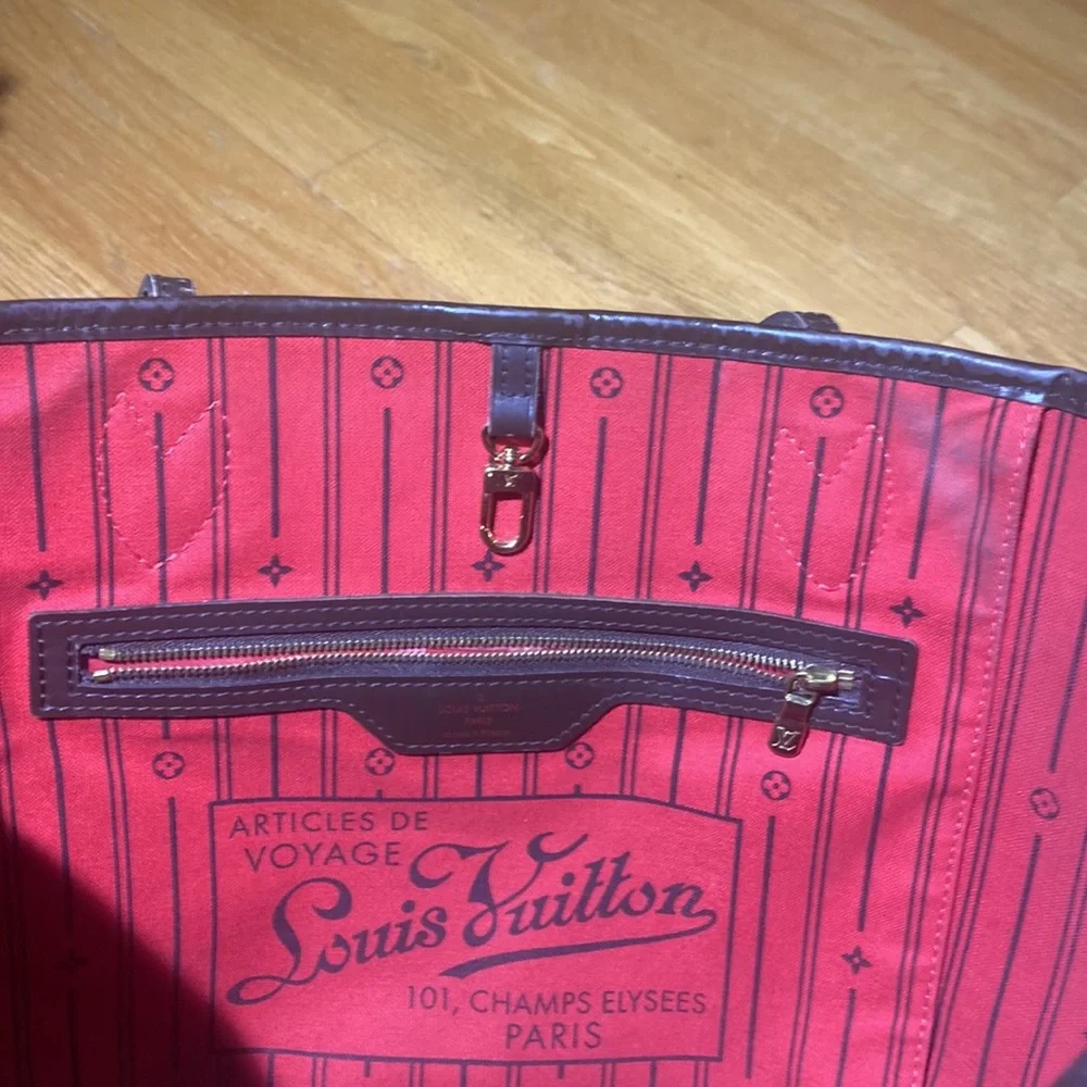 Louis Vuitton Neverfull MM - Picture 10 of 12